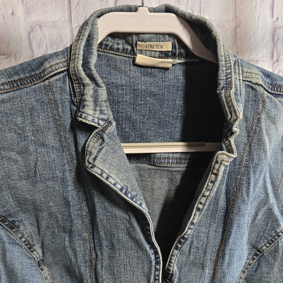 St. Johnâs Bay Classic Blue Stretch Denim Jacket | Distressed Faded Jean Jacket - Picture 2 of 6